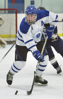 LAND ROVER: Princeton Day School boys’ hockey player Taran Auslander goes after the puck in a game earlier this season. Last Friday, senior star defenseman Auslander contributed a goal as PDS topped previously undefeated Notre Dame 4-0. The Panthers, now 15-2, host Portledge School (N.Y.) on January 30 before playing in the state Prep semifinals on February 5.(Photo by Frank Wojciechowski)