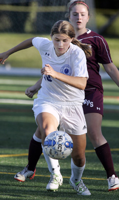 ALL IN: Princeton Day School girls’ soccer player Allison Klei chases down a ball in action earlier this season. Last Wednesday, freshman standout Klei scored a goal to help PDS top Peddie 2-0. The Panthers, now 11-0-1, host New Hope-Solebury (Pa.) on October 18 and Pennington on October 22.(Photo by Frank Wojciechowski)