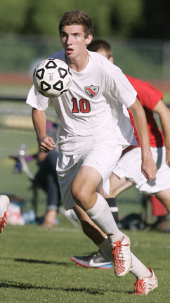 FEELING HIS WAY: Hun School boys’ soccer player Felix ­Dalstein dribbles the ball up the field in a game earlier this season. Last Saturday, Dalstein and the Raiders fought hard but came up short as they lost 2-1 in overtime at the Blair Academy. Hun, now 4-7, hosts the Hill School (Pa.) on October 19 before starting play in the Mercer County Tournament and state Prep A tourney.(Photo by Frank Wojciechowski)