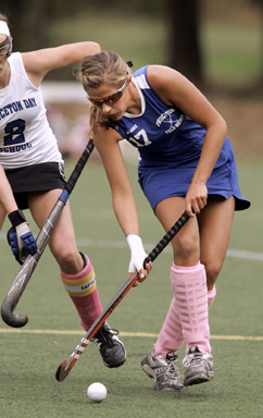 ON THE BALL: Princeton High field hockey player Julia ­DiTosto controls the ball in recent action. Last Saturday, junior star DiTosto scored a goal in a losing cause as fifth-seeded PHS fell 3-2 to No. 4 Warren Hills in the North 2, Group III sectional quarterfinals. The defeat left the Little Tigers with a final record of 13-4-2.(Photo by Frank Wojciechowski)