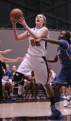 TAYLOR MADE: Princeton University women’s basketball player Taylor Williams heads to the basket in recent action. Last Wednesday, sophomore center Williams contributed eight points, three rebounds, and two assists to help Princeton top Illinois State 65-39. Princeton, now 7-4, is next in action when it plays in the Cavalier Classic at the University of Virginia from December 28-29.(Photo by Frank Wojciechowski)