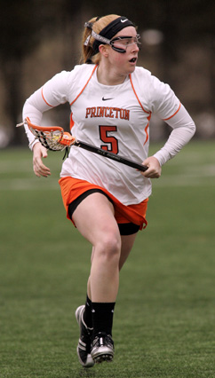 CUTTING EDGE: Princeton University women’s lacrosse player Liz Cutting heads upfield in recent action. Last Saturday, senior defender Cutting and the Tigers edged Dartmouth 12-10 to win the Ivy League regular season title. Princeton, now 10-4 overall and 6-1 Ivy, plays at No 12 Penn State (9-6) on April 26 to end regular season play. A week later, the 19th-ranked Tigers will host the four-team Ivy tourney from May 2-4, which will decide the league’s automatic bid to the NCAA tournament.(Photo by Frank Wojciechowski)