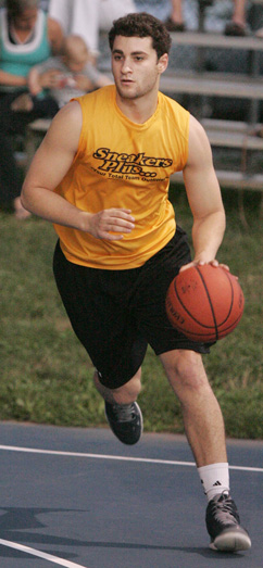 VILLAGE CHIEF: Skye Ettin heads up the court in action last year in the Princeton Recreation Department Summer Men’s Basketball League. Last week, Ettin, a former Princeton High star and rising senior captain for the The College of New Jersey men’s hoops team, assumed the role as player-coach, helping Tortuga’s Mexican Village edge Northeast Realty 43-41. In summer hoops action last Monday, King’s Pizzarama topped Princeton Interventional Cardiology 55-49 while Winberie’s edged Ivy Inn 64-57 and Belle Mead Physical Therapy defeated Northeast Realty 48-35. The regular season concludes on July 16. The first round of the playoffs tips off on July 21 with a triple-header at the Community Park courts.(Photo by Frank Wojciechowski)