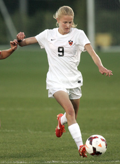 ON THE LOOSE: Tyler Lussi goes after the ball last fall in her freshman season season with the Princeton University women’s soccer team. Lussi made an immediate impact for the Tigers, scoring a team-high 10 goals. She will be looking to keep up her scoring as Princeton opens up its 2014 campaign by hosting Rutgers (3-0) on September 5.(Photo by Frank Wojciechowski)