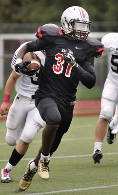 SHARP AND QUICK: Hun School senior running back Chris Sharp sprints up the field in a game this fall. The University of Virginia bound Sharp rushed for 1,085 yards and totaled 23 touchdowns, sparking Hun to a 7-1 record and the Mid-Atlantic Prep League (MAPL) title.(Photo by Frank Wojciechowski)