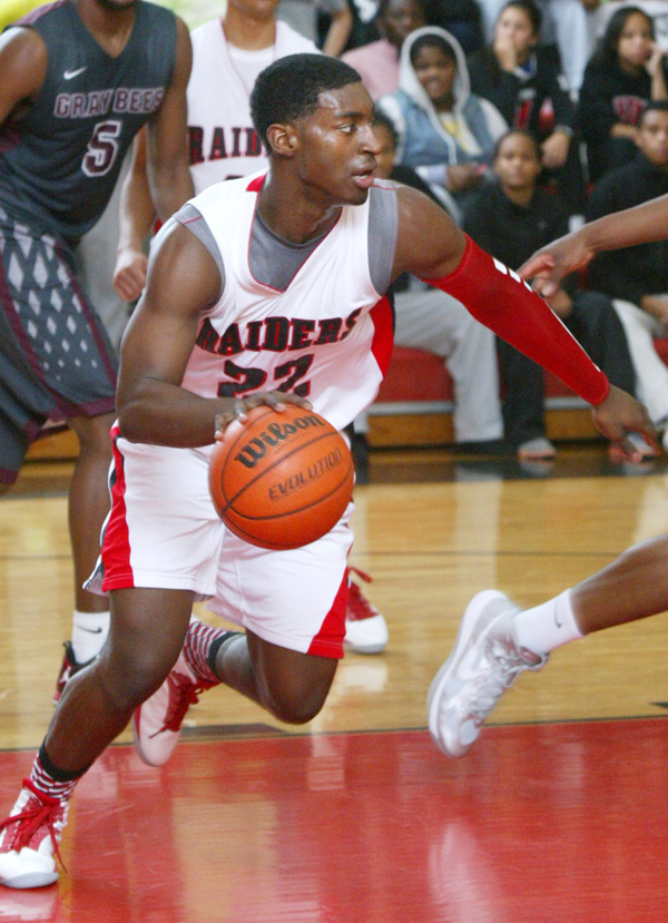 MOORE ON THE WAY: Hashim Moore heads up court in his post-graduate campaign for the Hun School boys’ basketball team in the 2012-13 season. Moore, who went on to play the last two seasons as a reserve forward for the Princeton University men’s basketball team, has switched to football. He is staying around basketball, though, by playing for King’s Pizzarama in the Princeton Recreation Department Summer Men’s Basketball League. Last Monday, he scored a game-high 21 points in a losing cause as King’s fell 58-50 to Belle Mead Physical Therapy. In other action on Monday, Aria Health defeated SAT Smart/Princeton Soup and Sandwich 60-51 and Bring Me Food topped Princeton Pi 66-56.(Photo by Frank Wojciechowski)